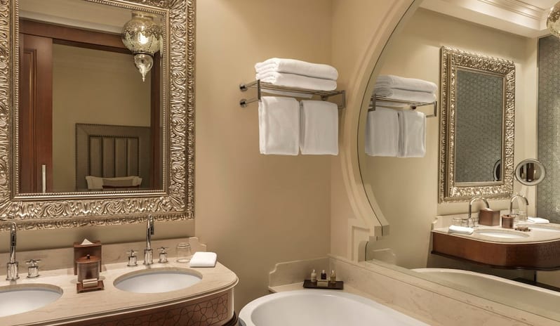 Deluxe Creek View bathroom 03_9140